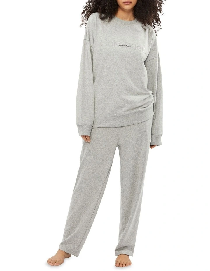 Deals βοΈ Calvin Klein Embossed Icon Lounge Long Sleeve Sweatshirt In Grey π 3 Deals βοΈ Calvin Klein Embossed Icon Lounge Long Sleeve Sweatshirt In Grey π