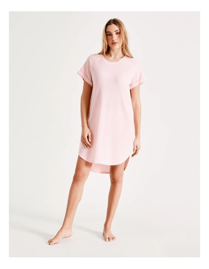 Budget 𧨠Chloe & Lola Waffle Short Sleeve Nightie In Pink 𧨠5 Budget 𧨠Chloe & Lola Waffle Short Sleeve Nightie In Pink 𧨠- Image 3
