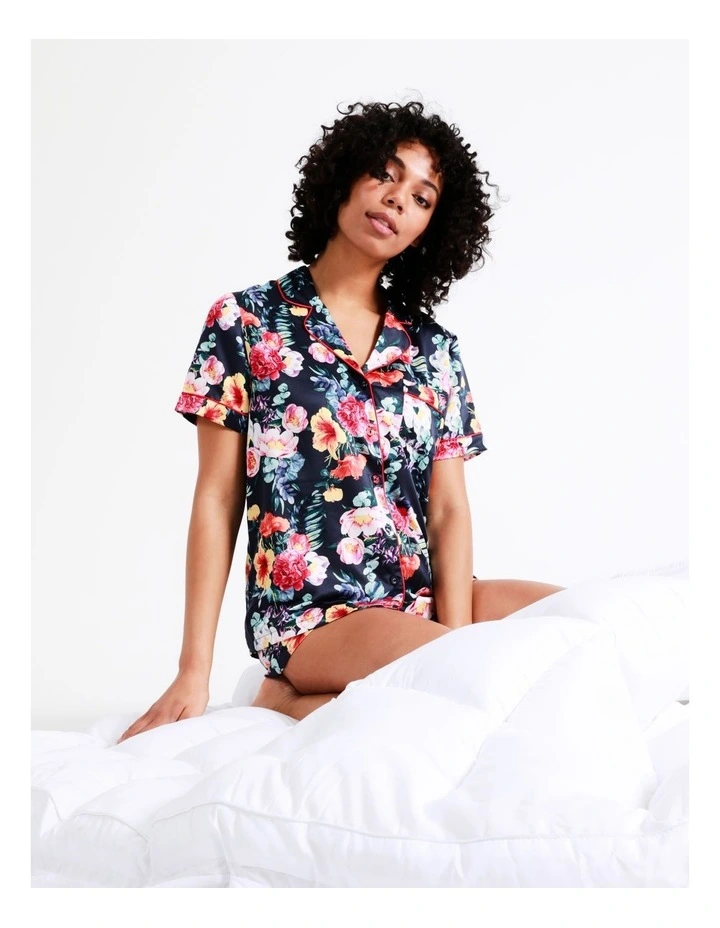Discount ✔️ Chloe & Lola Novelty Satin Short Sleeve PJ Set In Navy 🛒 3 Discount ✔️ Chloe & Lola Novelty Satin Short Sleeve PJ Set In Navy 🛒