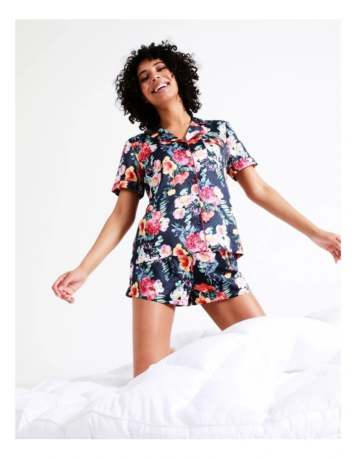 Discount ✔️ Chloe & Lola Novelty Satin Short Sleeve PJ Set In Navy 🛒 4 Discount ✔️ Chloe & Lola Novelty Satin Short Sleeve PJ Set In Navy 🛒 - Image 2